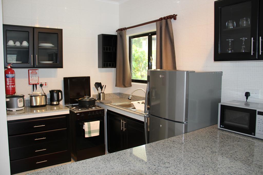 Surfers Cove Apartments Bel Ombre Dış mekan fotoğraf